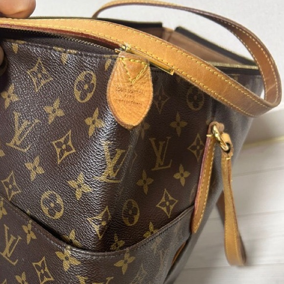 ๐โจ TOP ZIPPER โจ๐ HUGE Louis Vuitton X-LARGE TOTE TOTALLY GM W/ RECEIPT - Picture 8 of 16